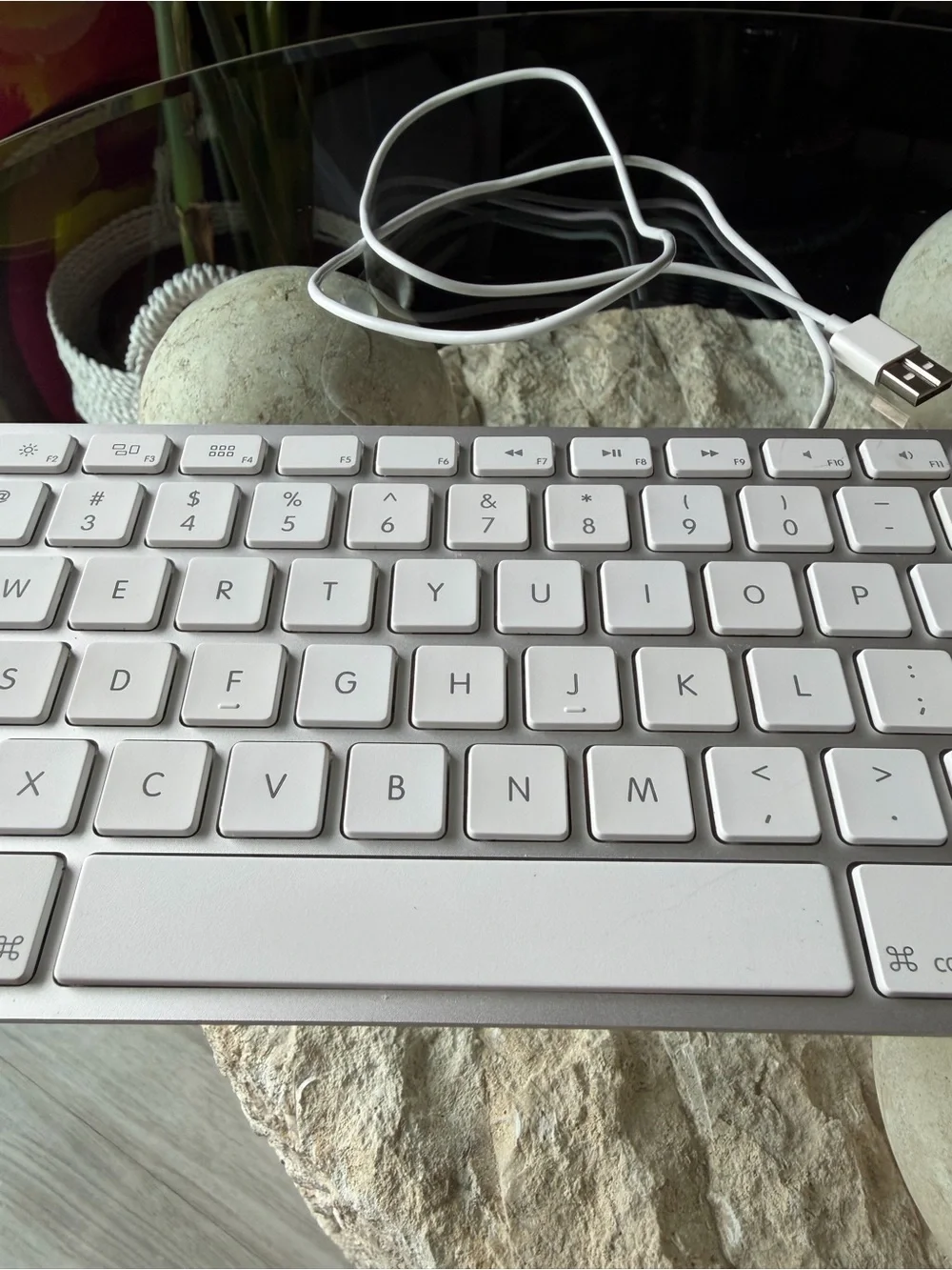 Apple A1243 USB Wired Aluminum Keyboard with Numeric Keypad for Mac